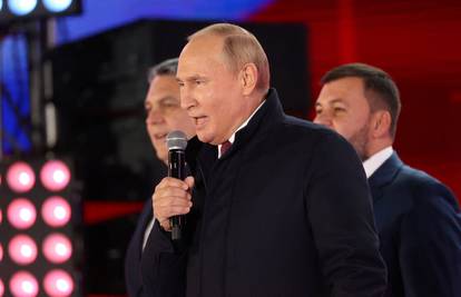 Putin s Crvenog trga ponosno poručio: 'Pobijedit ćemo u ratu'