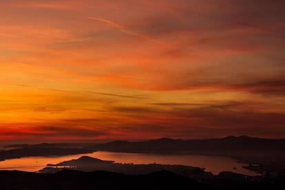 Pogled sa Zvjezdanog sela Mosor na prekrasan zalazak sunca