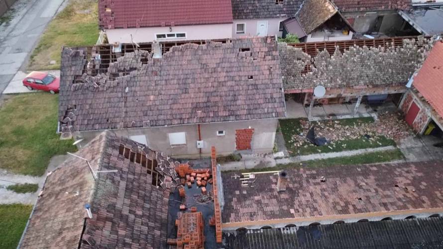 FOTO: Cerna je razorena u oluji, stradala nam je škola, a već četiri dana nemamo ni struje!