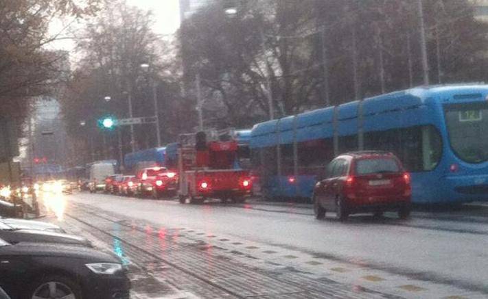 Prometni čep: Zbog nestanka struje tramvaji stajali u  koloni