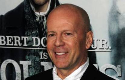 Bruce Willis doma najradija gleda televiziju i druži se
