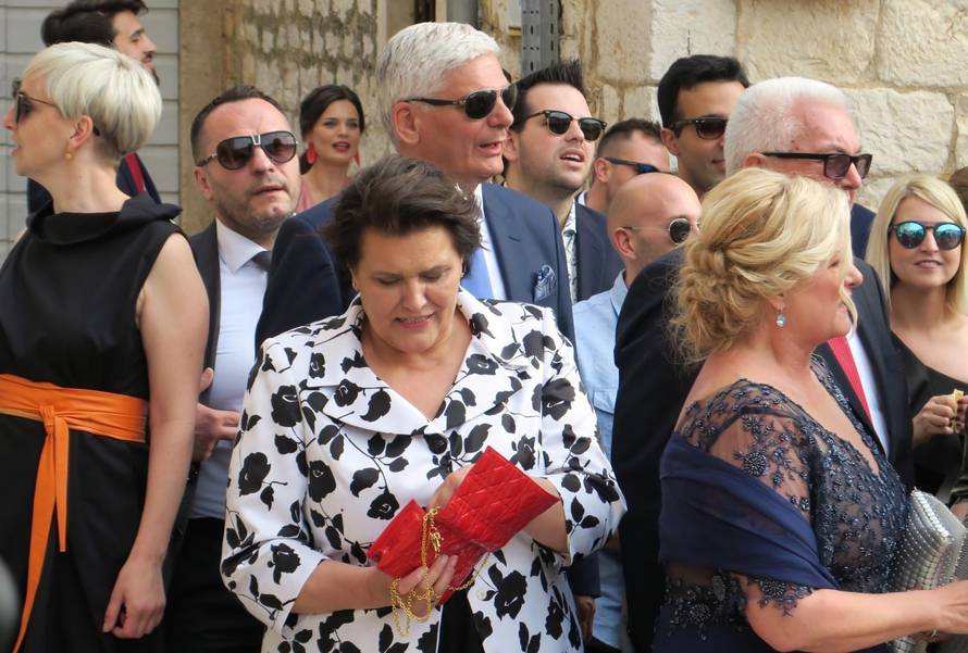 Petra došla na sestrinu svadbu s torbicom od 30.000 kuna...