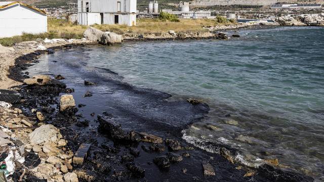 Sanacija mazuta u kaštelanskom zaljevu