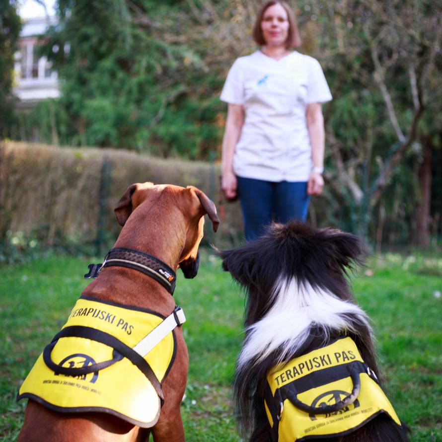 'Mi smo terapijski psi Freya i Jupi. Djeca uz nas brže ozdrave'