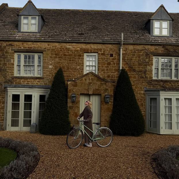 FOTO Sydney Sweeney novim je fotkama izludila fanove! 'Dečki, fotka broj 10 je ona koju tražite'