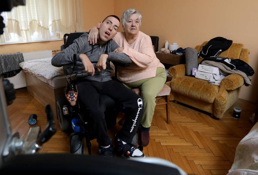 Krapinske Toplice: Jela Zucalo s unukom Ivanom