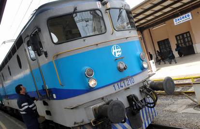 U Zagrebu kamenovali putnički vlak, ozlijeđen je jedan putnik
