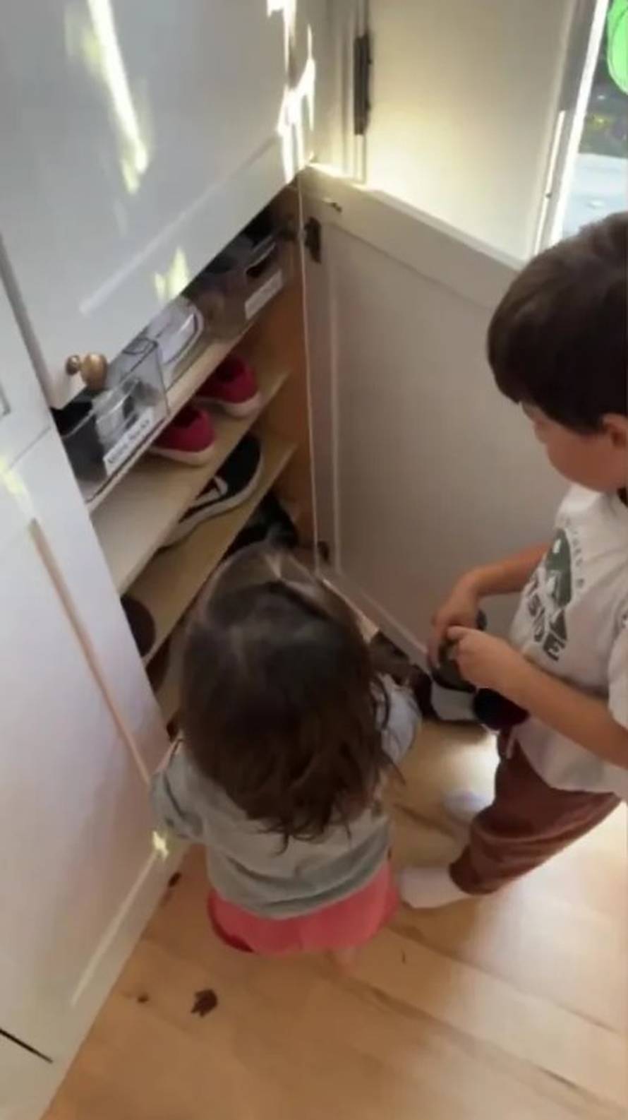 ANKETA Ova majka tvrdi da joj djeca (2, 4) rade sve kućanske poslove. Kako je kod vas?