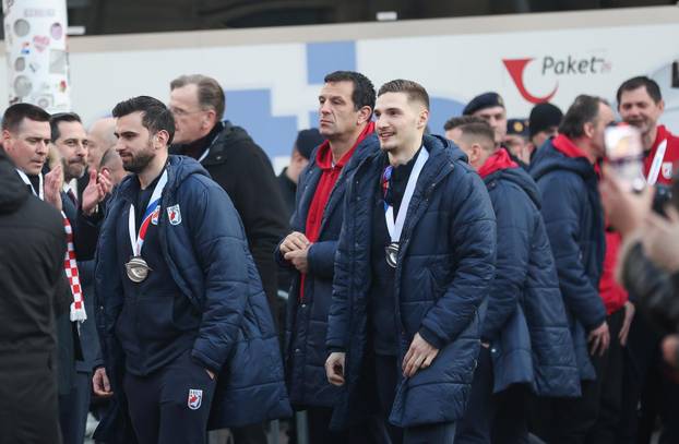 Zagreb: Hrvatska rukometna reprezentacija stigla na svečani doček na Trgu bana Josipa Jelačića
