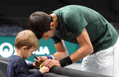 Tata, može autogram? Nole je zbog sinčića prekinuo trening