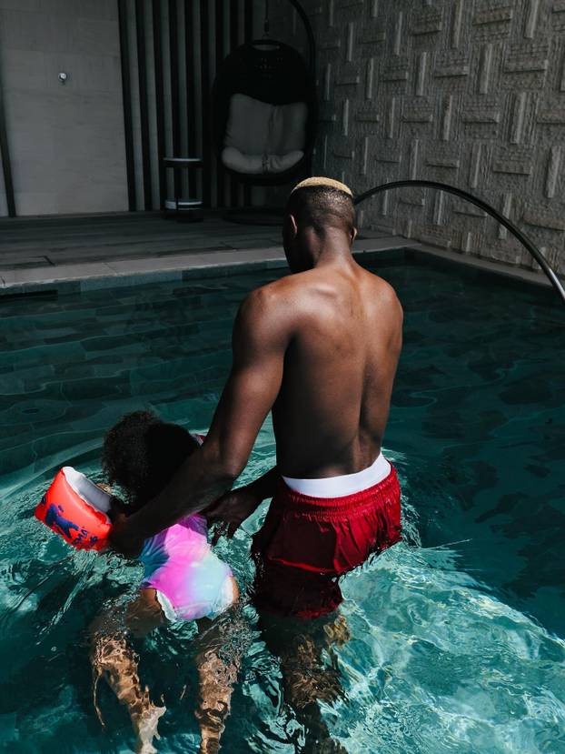 Zvijezda Galatasaraya kaže da mu izgled nije bitan. Pogledajte kako izgleda njegova djevojka