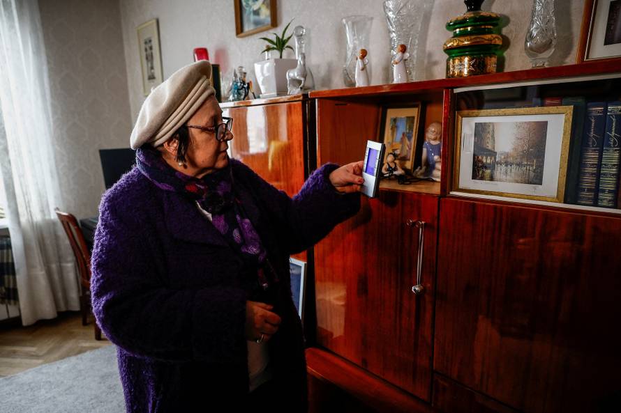 Kyiv residents cope with cold after heating loss as critical civil infrastructure was hit by recent Russian missile and drone strikes