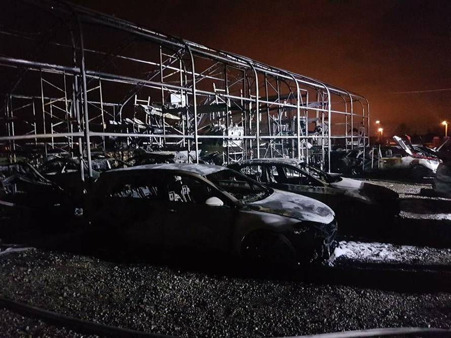 Požar skladišta je podmetnut: Kod Samobora oštećen 21 auto