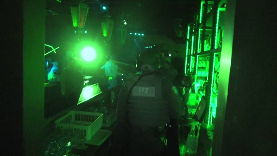 VIDEO Racija u Zagrebu: Policija u kafiću zatekla 33 ljudi, svi bili bez maske, vlasnik prijavljen