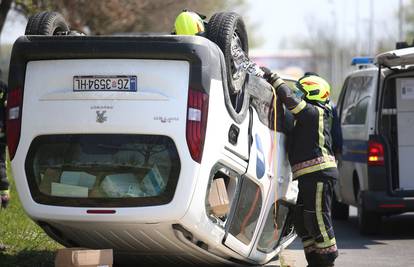 Autom završio na krovu na Slavonskoj aveniji u Zagrebu