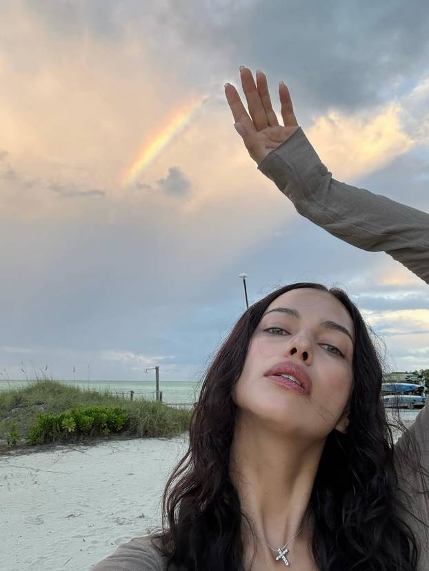 Ljubio ju je Ronaldo, Georgina je i dalje mrko gleda, a ona nikad ljepša danas slavi...