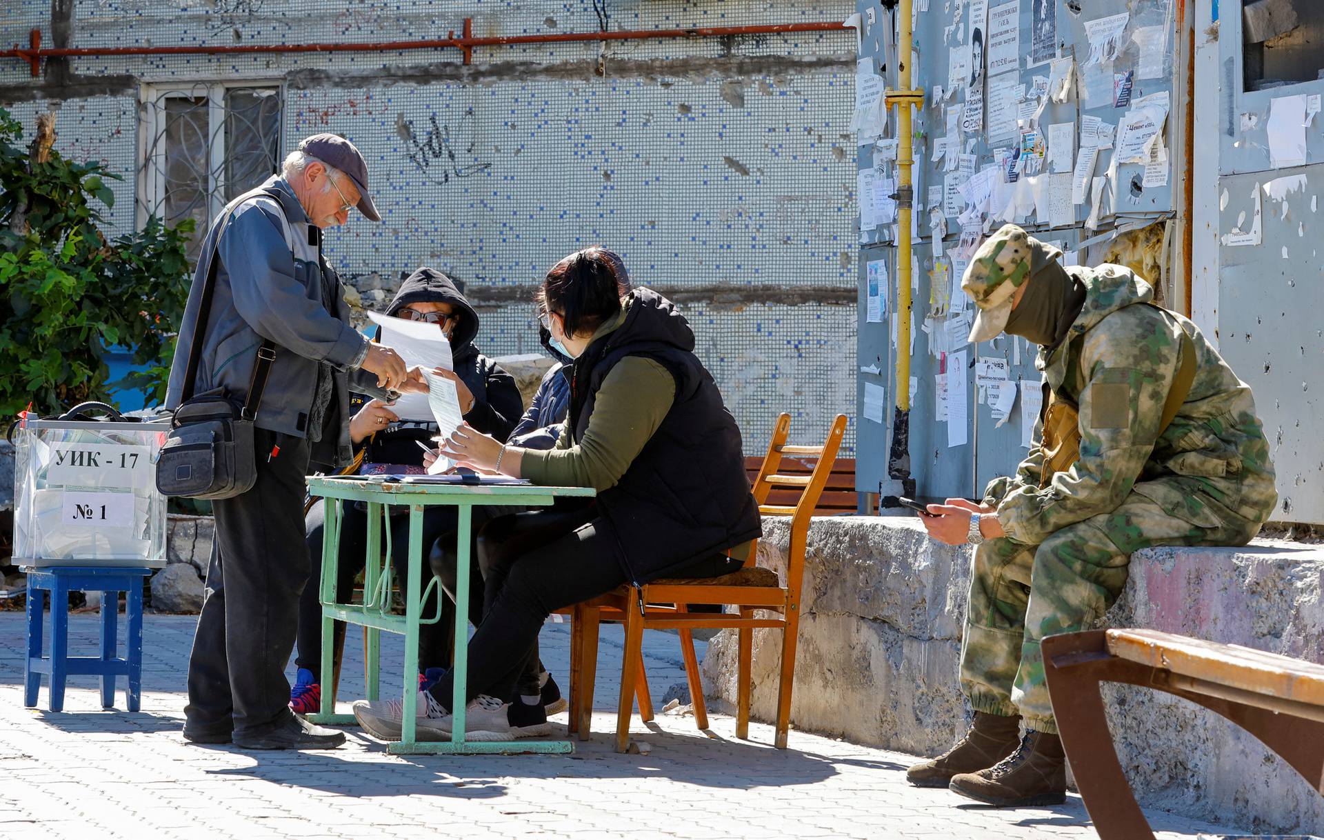 Referendum on joining of self-proclaimed Donetsk People's Republic to Russia in Mariupol