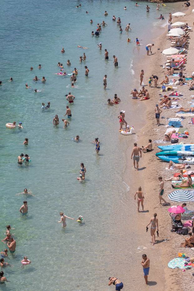 Dubrovnik:  Pune plaže i turističke gužve u gradu
