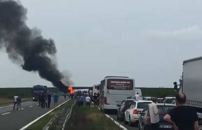 Snažna eksplozija odjeknula na autoputu: Planula je cisterna