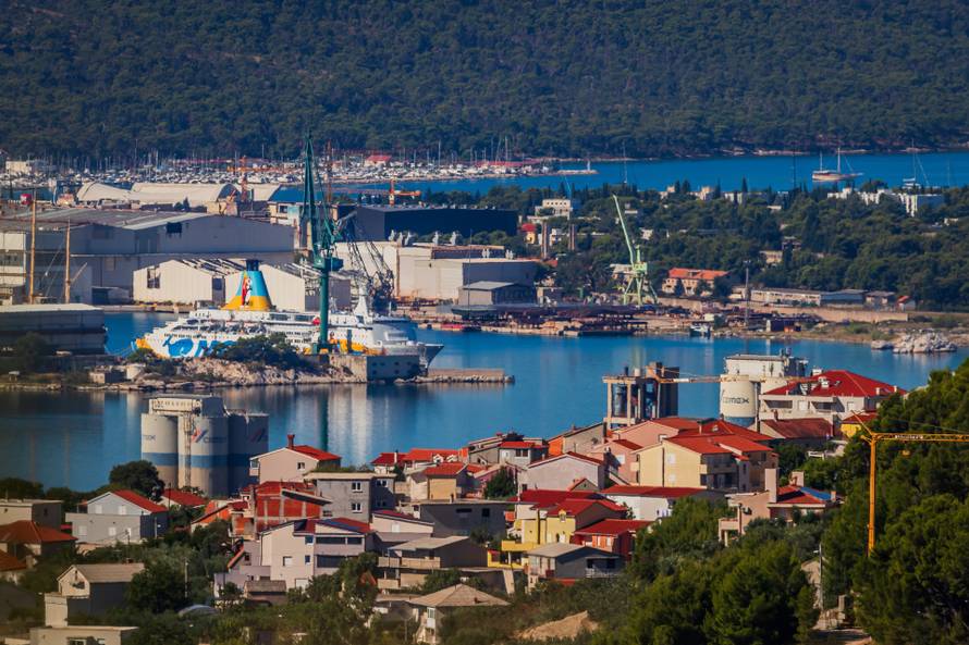 Pogled na brod Moby Drea koji se i dalje nalazi u splitskom škveru