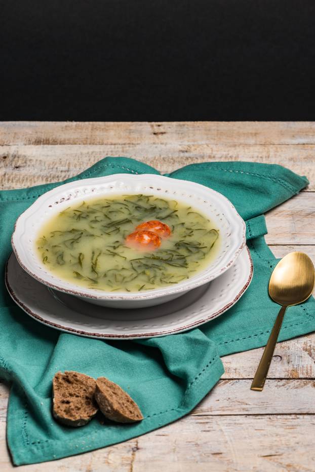 Caldo verde soup