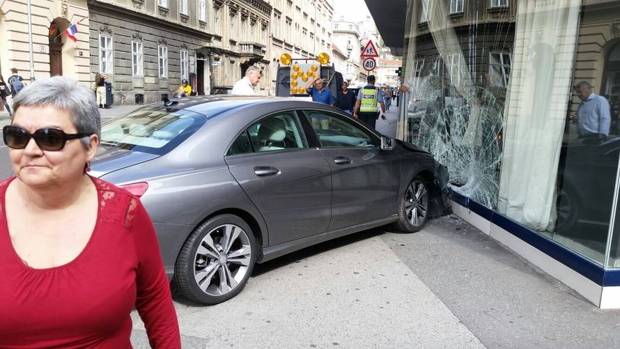 Autom u izlog: 'Pokosila bi me da sam krenula sekundu ranije'