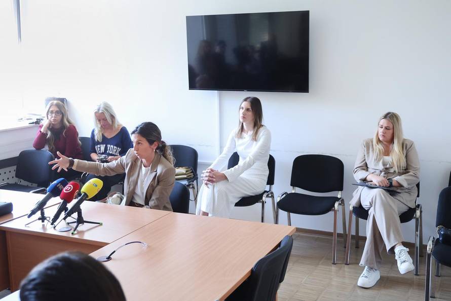 Karlovac: Anna Dujić dolazi na Općinski sud na nasavak suđenja