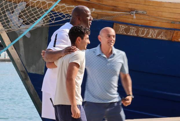 Trogir: Magic Johnson fotografirao se s fanovima na trogirskoj rivi