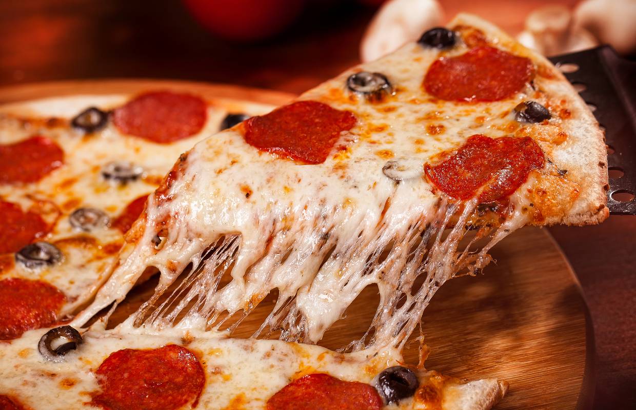 Pizza od starog kruha: Odlična ideja za brzinsku finu večeru