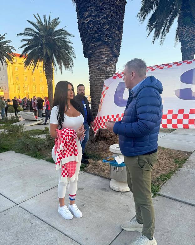 FOTO Knoll zauzeta miksanjem, a Magdalena joj 'krade' tron: Uskočila u tange s kvadratićima