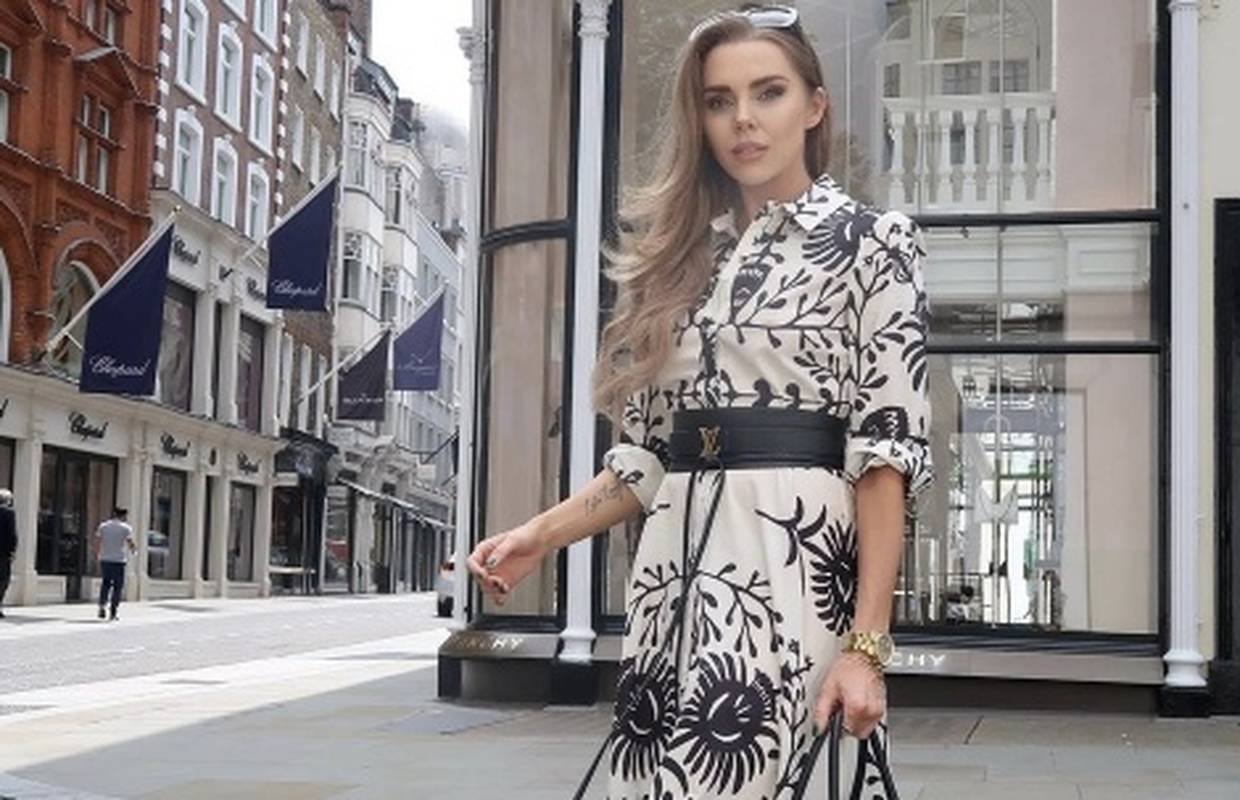 Elegantna poslovna crno-bijela haljina sa širokim remenom