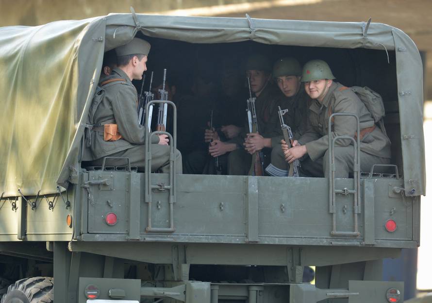 Goran Višnjić jurio taksijem, a preko mosta prolazili tenkovi