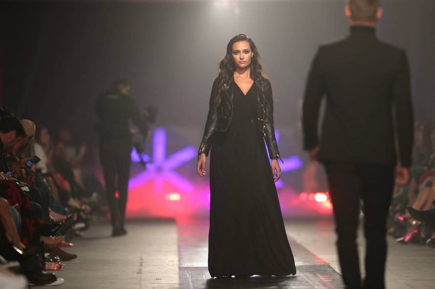 Neprepoznatljiva Borna Rajić zavodila dekolteom do pupka