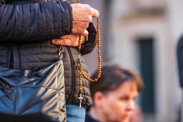 Split: Molitelji se okupili na Peristilu