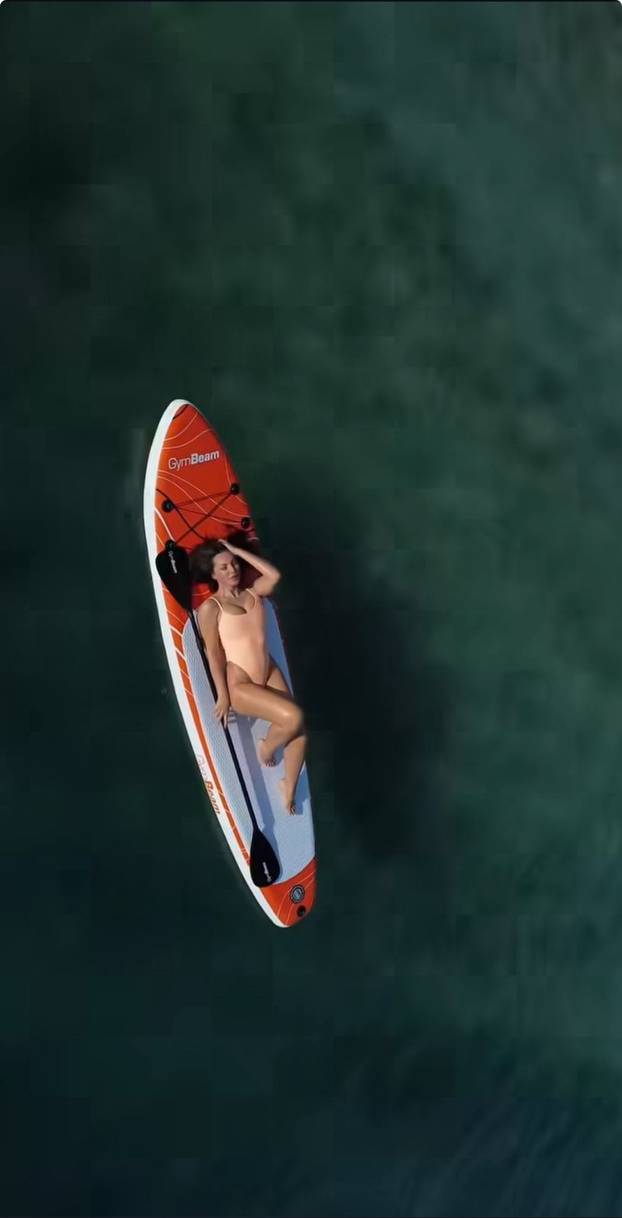 FOTO Iza naših poznatih dama još je jedna golišava godina: Prisjetimo se najvrelijih izdanja