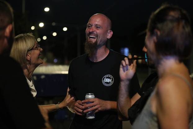 Osijek: Rock bend Echoes zabavljao Osječane na prvom pokretnom koncertu