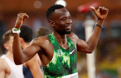 Atletičar prodaje prvu medalju svoje države s Olimpijskih igara