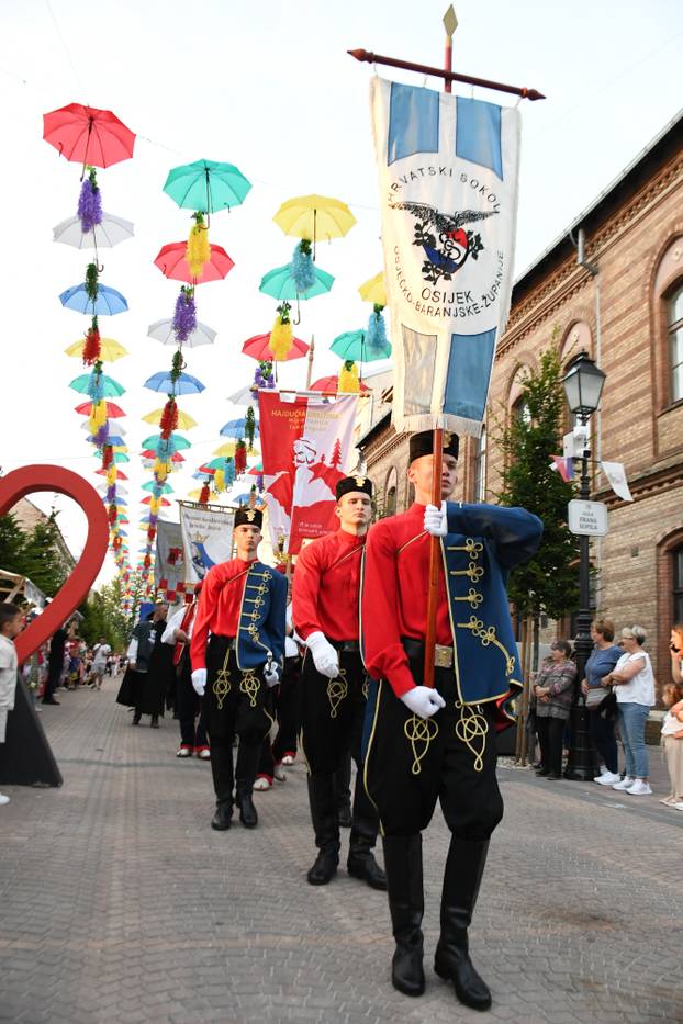 Bjelovar: U carskoj povorci sudjelovalo više od 600 sudionika