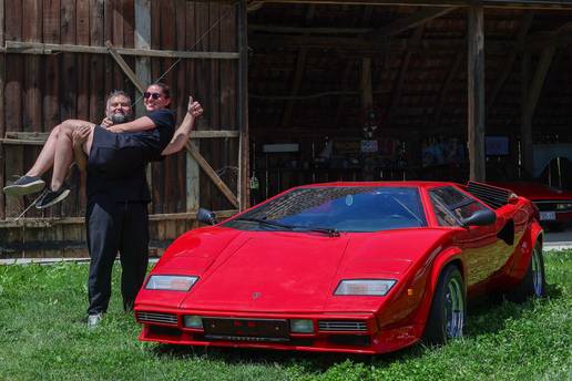 FOTO Napu&scaron;teni Lamborghini prona&scaron;li smo u &scaron;tali: 'Ljudi nam &scaron;alju ponude, sve smo ih odbili'