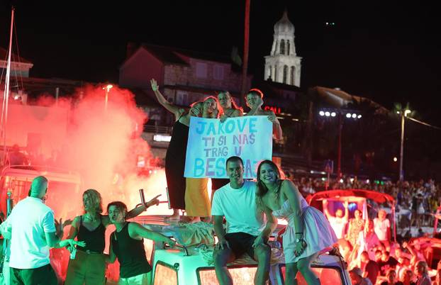 Vela Luka: Održan koncert "Trag u beskraju" posvećen Oliveru Dragojeviću