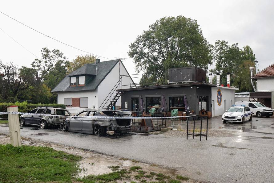 Zagreb: Dva automobila u Vrapču u potpunosti izgorjela, policijski očevid je u tijeku