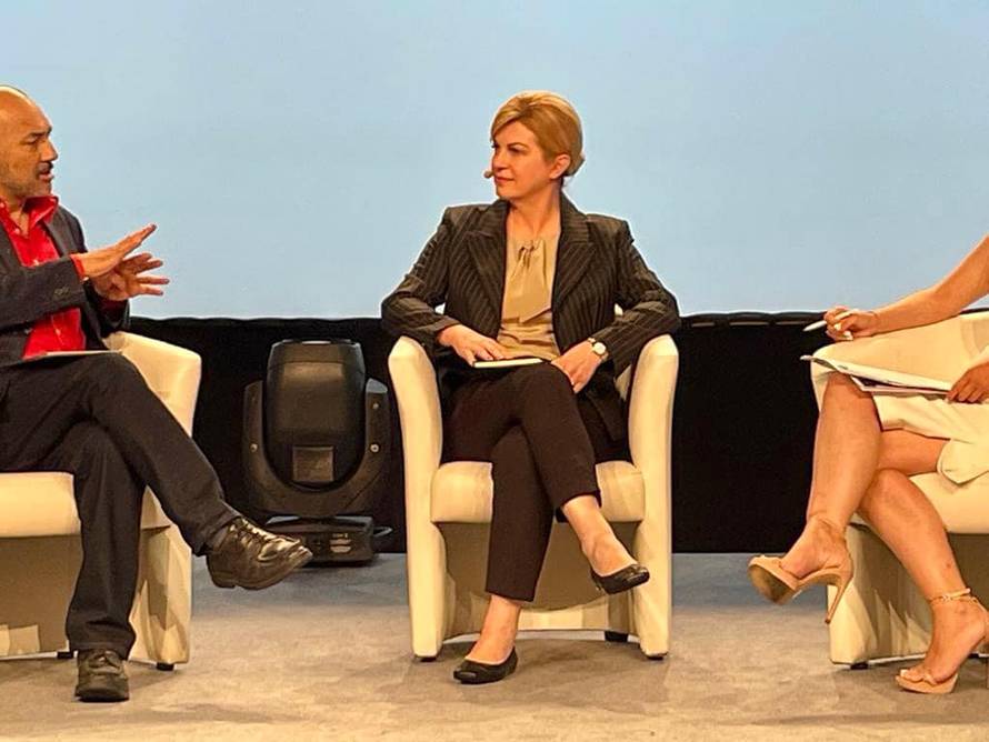 Kolinda pokazala vitke noge i zavidnu liniju, evo zašto ima fanove od Afrike do Amerike