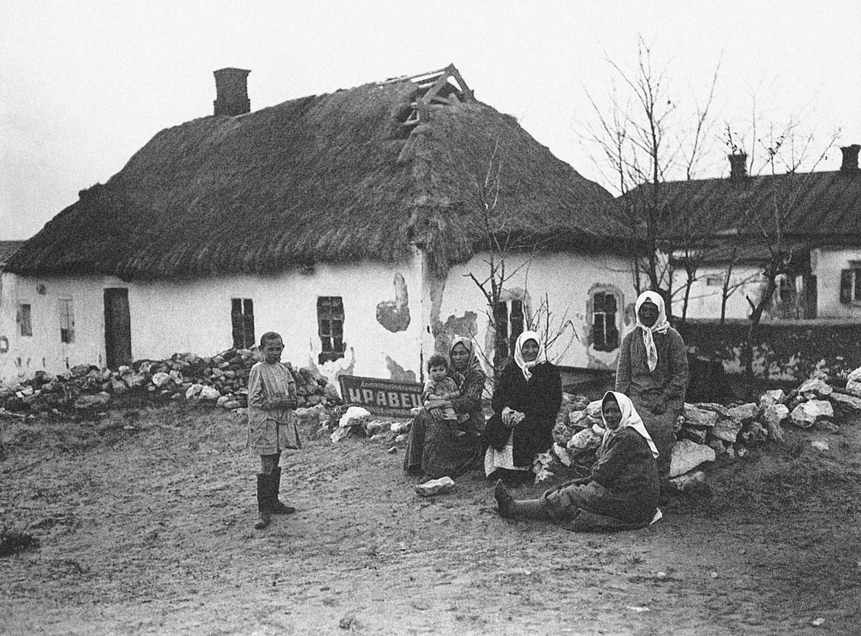 A Peasant Family in Front of their Confiscated Home / Ukraine / Photo, 1930s