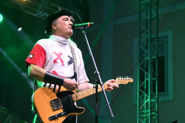 Bjelovar: Plavi orkestar napravio neviđeni delirij među obožavateljima na Terezijani