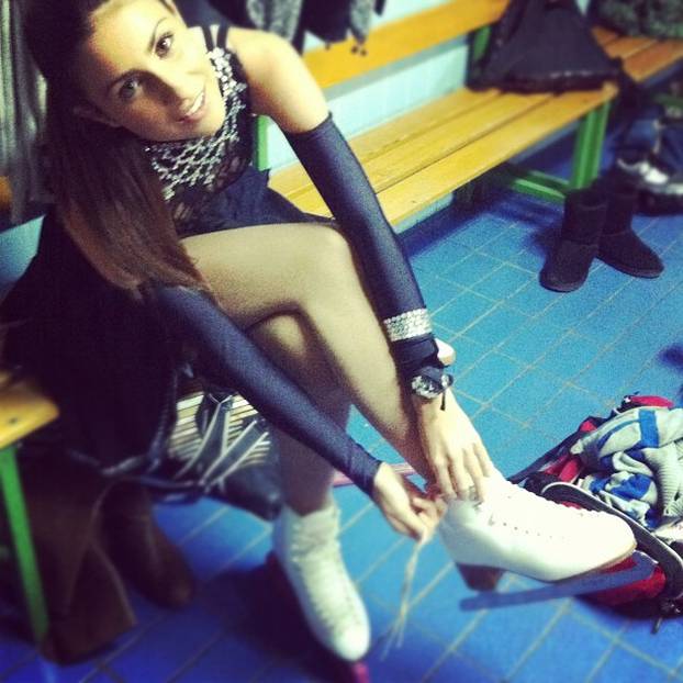 FOTO Bivša klizačica osvojila je Livakovića. Skrivala je trbuh na utakmici, sad su dobili prinovu