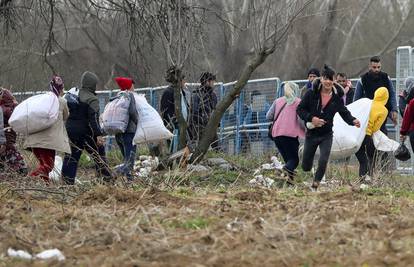 Kod Brežica: U vozilu Hrvata pronašli su ilegalne migrante