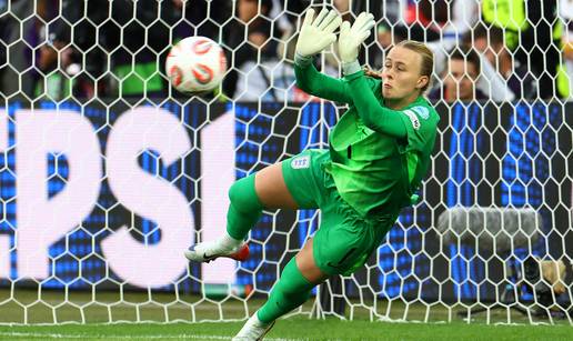 &Ccaron;udesna pri&ccaron;a engleske heroine: Skoro je odustala od nogometa, koristila '&scaron;alabahter' za penale