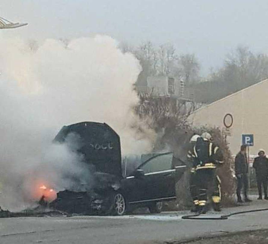 Zapalio se automobil: 'Gorio je iznutra, baš se jako dimilo...'