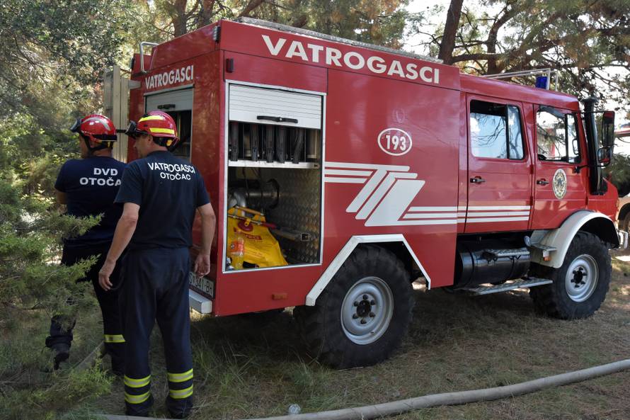 Spasili su Zrće od katastrofe: Cijelu noć borili se s požarom