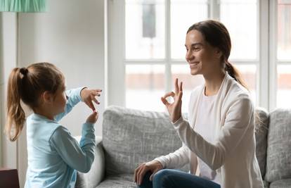 Čujuća djeca gluhih roditelja: Već s 5 godina, a i ranije postaju prevoditelji svojim roditeljima